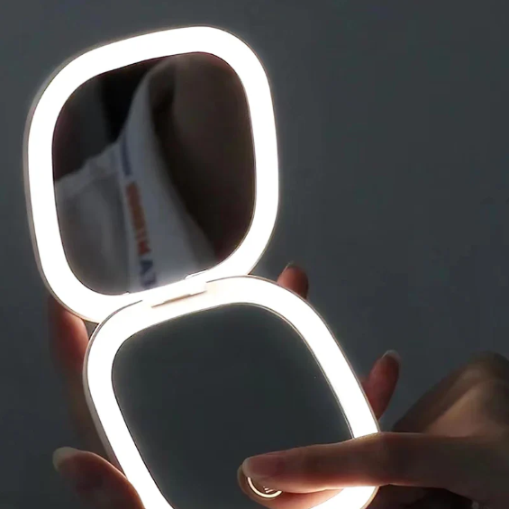 LUZ DIVINA®:Compacto, elegante y listo para tu bolso!